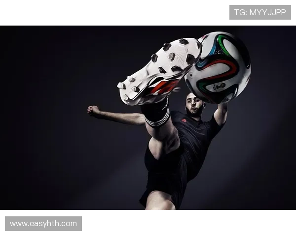 足球明星漫画集锦高清大图展示不容错过的精彩瞬间与独特风采